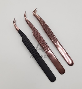 Pince à cils en acier inoxydable japonais couleur or rose plasma, avec étui magnétique, à pointe incurvée robuste - Product Image 4