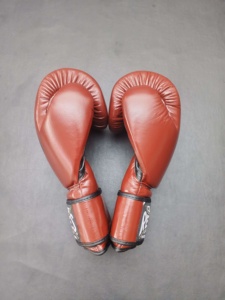 Guantes de Boxeo Cleto Reys de Cuero PU - Profesionales, Transpirables, Impermeables, Ligeros, con Cierre de Tirón, Personalizables - Product Image 4