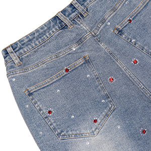 Shorts en jean tissé sur mesure pour homme de haute qualité, style vintage, effet vieilli, délavé clair, coupe droite, respirant, avec boutons en cristal - Product Image 4