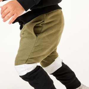 Conjunto Deportivo Infantil de Primera Calidad, Ropa Deportiva Elegante con Tela Suave para Deportes Escolares y Uso al Aire Libre - Product Image 4