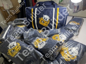 Sac de sport pour équipe de hockey sur glace TEAM BUILDER, grand sac de voyage pour équipement de hockey avec logo personnalisé, en nylon et polyester imperméables - Product Image 2