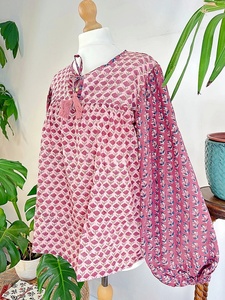 Blouse courte bohème en pur coton, imprimé floral terreux, style indien Bagru, pour femme, à porter au quotidien. - Product Image 3