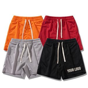 Shorts de sport gothiques personnalisés avec logo pour hommes, en tissu Oxford, taille haute élastique, couleur unie, avec poche, séchage rapide et respirant - Product Image 1