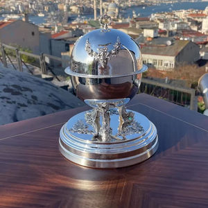 หม้อตุ๋นทรงสูงสีเงิน ดีไซน์หรูหรา เหมาะสำหรับจัดบุฟเฟ่ต์งานแต่งงาน และการต้อนรับแขกอย่างสง่างาม ผลิตด้วยมือจากอินเดีย - Product Image 1