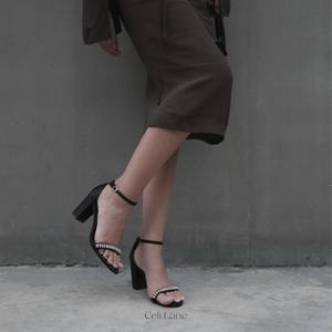 Sandalias de tacón de satén y seda para mujer con tiras decorativas de piedras, punta abierta, cadena de piedras de PU, sandalias premium de papel de Vietnam - Product Image 2