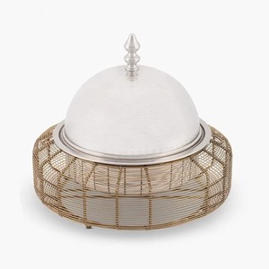 Base para ollas antiguas con acabado dorado, perfecta para presentaciones en buffets, grandes reuniones y servicios de catering, procedente de la India. - Product Image 4