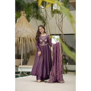 ชุดเดรสผ้าไหมดีไซเนอร์แบบ Salwar Kameez พร้อมกางเกงและผ้าคลุมไหล่สำหรับงานปาร์ตี้ - Product Image 6