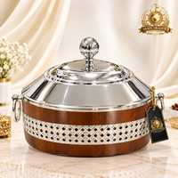 Tajine conique de luxe moderne en acier inoxydable avec base en bois sculptée, design thermique isolé, diamètre 33 cm, pour plats chauds