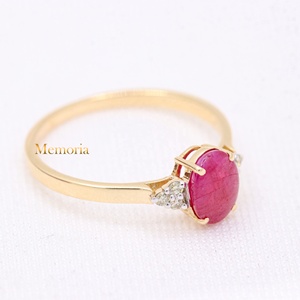 Bague solitaire ovale en or jaune massif 14 carats avec rubis rouge naturel et accent de diamant, bijoux fins pour femme, vente en gros - Product Image 3