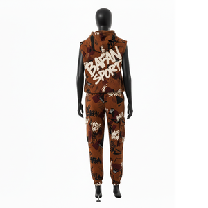 ชุดเสื้อยืดแขนกุดมีฮู้ดและกางเกงจ็อกเกอร์สำหรับผู้หญิง ผ้าฝ้ายฟลีซ 320 GSM สีน้ำตาลลายพราง พิมพ์โลโก้ ชุดเซ็ตสำหรับผู้หญิง - Product Image 5