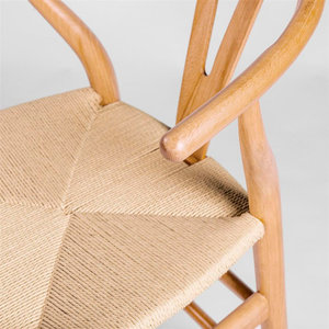 Silla de Comedor DreamCraft con Respaldo de Listones de Madera Maciza y Cómodo Apoyabrazos, Origen Vietnam - Product Image 5