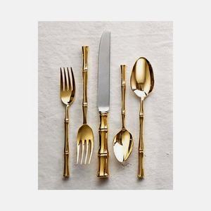 Cubiertos de pulido de espejo chapado en oro con mango único, conjunto de cubiertos de lujo de aspecto moderno para boda - Product Image 3