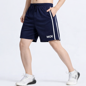 Shorts de sport décontractés pour hommes à rayures latérales, taille élastique, en polyester, pour la gym, personnalisables en gros, séchage rapide MOE - Product Image 3