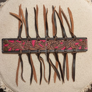 Bracelet en cuir repoussé personnalisé manchette en cuir sculpté Bracelet à franges fait à la main style bohème manchette en cuir véritable cadeau pour femmes - Product Image 3