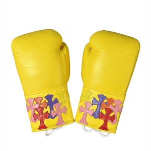 Guantes de Boxeo Profesionales Nuevos con Diseño de Corazón Cruzado Personalizado, Hechos de Cuero Genuino - Product Image 2