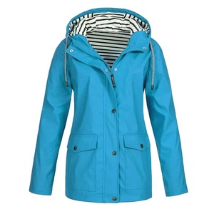 Chaqueta impermeable con capucha para mujer, color azul cielo, cortavientos para actividades al aire libre, con bolsillos con solapa, cierre de cremallera, ligera, impermeable. - Product Image 1