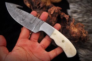 Damascus Steel Gut Hook Fixed Blade Hunting Skinning Camping <b>Knife</b> <b>Bone</b> <b>Handle</b> Full Tang Custom OEM/ODM <b>Knife</b> Leather Sheath - Product Image 4
