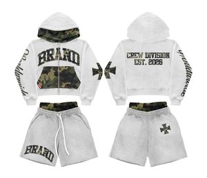 Conjunto de Sudadera con Capucha y Pantalones Cortos de Mezclilla Personalizados al por Mayor, Estampado Gráfico Desgastado, Estilo Urbano Vintage, Conjunto de Dos Piezas para Hombre - Product Image 4