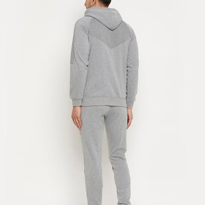 Conjunto Deportivo para Hombre de Corte Holgado con Tela Suave y Pantalones Ajustados, Ideal para Deportes o Salidas Informales - Product Image 4