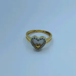 Exquisito Anillo de Corazón de Oro de 22K para Mujer con un Brillante Halo de Circonitas y un Detalle de Corazón en Miniatura - Product Image 1