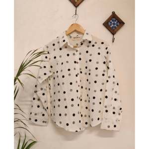 Blusa de Mujer The Quince Life Clásica Blanca con Estampado de Puntos de Polka, Talla S - Product Image 1