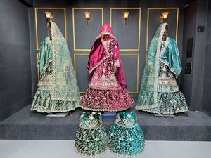 Gharara de mariée farsi en velours exquis avec double dupatta full flare et travail luxueux en pierre jarkan en 7 couleurs de mariage - Product Image 2