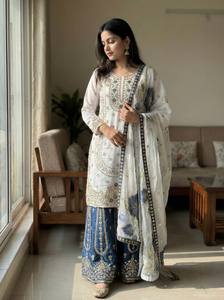 Conjunto de Salwar Kameez Elástico con Bordado Floral Azul y Dupatta, Traje Tradicional Indio para Bodas, Graduaciones, Diwali y Fiestas - Product Image 2