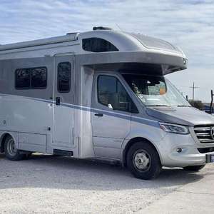 Autocaravana 4x4 con Refrigerador para Acampar en Camioneta - Product Image 1