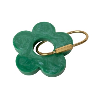 Latest Green Resin Flower Keychain Gold Hook Key Holder Stylish Floral Car Keyring Elegant Fashion Accessory Gift - Product Image 1