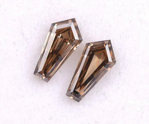 OM GEMS เพชรคู่สีน้ำตาลทรงสตาร์คัท 1.80 กะรัต เพชรเลี้ยงในห้องปฏิบัติการ เจาะด้วยเลเซอร์ รับรองโดยผู้ตรวจสอบอิสระ เพชรเม็ดเดี่ยวแบบเกลือพริกไทย - Product Image 4