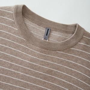 เสื้อสเวตเตอร์ผู้ชายสีเบจ ผ้าฝ้าย 100% ยับยาก ระบายอากาศได้ดี ทรงพอดีตัว แขนยาว น้ำหนัก 160 กรัม เหมาะสำหรับใส่ลำลองในฤดูหนาว - Product Image 4