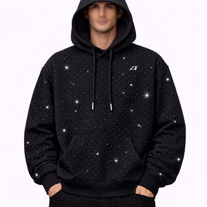 เสื้อฮู้ดดี้ผู้ชายสีดำแบบมินิมอลประดับเพชรเทียม ผ้าฝ้ายฟลีซ 400 GSM ทรงโอเวอร์ไซส์ สตรีทแวร์ มีเชือกผูก OEM รับผลิตแบรนด์ส่วนตัว - Product Image 1