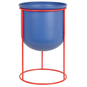 Jardinière en métal fini poudré, avec des détails texturés et des tons élégants, conçue pour compléter les décors sélectionnés et d'inspiration patrimoniale. - Product Image 2