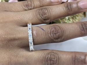 Anillo de Compromiso y Matrimonio de Media Eternidad con Diamante Cultivado en Laboratorio de Corte Radiante de 1.90 Ct, Certificado IGI, Oro Amarillo de 14k, Joyas Lurba, a la Moda - Product Image 5