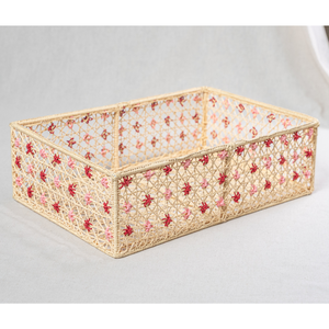Panier de rangement rectangulaire en osier naturel avec motif floral rose et rouge, décoration de salon, accessoires pour la maison - Product Image 1