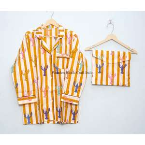 ชุดนอนผ้าฝ้ายทำมือสำหรับผู้หญิง แขนยาว คอวี ปิดด้วยเชือกผูก ลายพิมพ์บล็อกราศีพิจิกน่ารัก ระบายอากาศได้ดีและนุ่มสบาย - Product Image 2