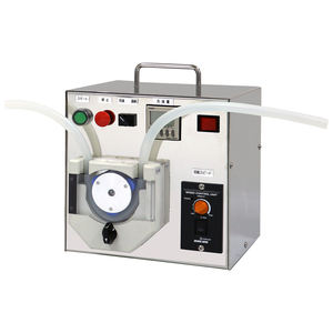 Machine de remplissage de liquides et d'huiles de petite capacité pour le remplissage de liquides à volume variable, modèle japonais - Product Image 1