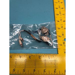 AMAT 0021-06923 แคลมป์, ฐาน, สายแก๊สแบบยืดหยุ่น DZ IHZ - อุปกรณ์และอะไหล่เซมิคอนดักเตอร์ระดับโลกที่เชื่อถือได้ - Product Image 4