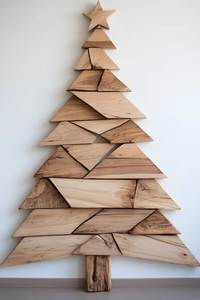 Décoration de Noël unique en bois faite à la main, en forme de pin, taille moyenne, avec base, sans éclairage, pour extérieur, artisanat. - Product Image 3