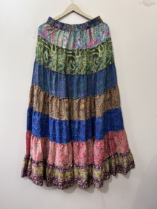 Sari vintage en soie, jupe longue traditionnelle indienne pour femmes, jupe évasée à volants - Product Image 2