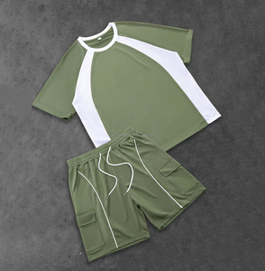 Conjunto de verano transpirable con logotipo personalizado OEM al por mayor para hombre, camiseta informal y pantalones cortos ligeros - Product Image 1