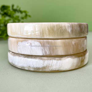 Bracelets en corne de buffle faits à la main pour femmes et filles Nature's Love et Feng Shui Style sculpté Technique - Product Image 3