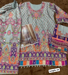 Dhwaja Export Crep Silk Taille Unique, Ensemble Cousu avec Impression Numérique et Broderie Aari - Product Image 5