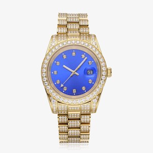 Montre en or jaune brillant avec diamants Moissanite, cadran bleu, mouvement à quartz analogique, cadran de 41 mm et bracelet en acier inoxydable - Product Image 1