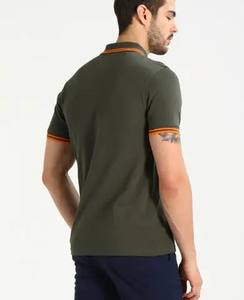 เสื้อโปโลแขนสั้นสีเขียวมะกอกสำหรับผู้ชาย แต่งขอบสีส้ม ทรงปกติ สไตล์ลำลอง ผ้าฝ้ายปิเก้ถัก 100% - Product Image 4