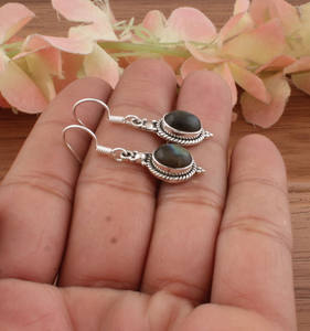 ต่างหูลาบราโดไรต์ธรรมชาติทรงหยดน้ำ เงินแท้ 925 ประดับพลอยสีฟ้า สำหรับผู้หญิง เหมาะสำหรับงานแต่งงานและงานปาร์ตี้ ขายส่ง - Product Image 3