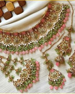 Ensemble Collier et Boucles d'Oreilles en Acier Inoxydable Plaqué Or 18 carats avec Zircon, Bijoux Ethniques pour Femmes, Design Floral Tendance pour Fêtes et Mariages, Vente en Gros - Product Image 5