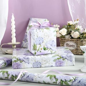 Rotolo di Carta da Regalo con Peonie Viola e Contorno Floreale in Lamina d'Oro, Elegante Confezione Floreale per Regali, Matrimoni e Addii al Nubilato - Product Image 3