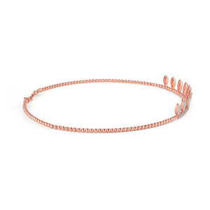 Collier en diamant en forme de couronne de feuilles avec motifs botaniques gradués et élégant design de collier ras du cou en or rose - Product Image 3