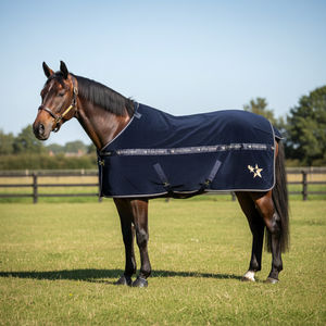 Manta para Caballo Azul Marino con Ribete Dorado, Marca Star Chem, Suave, Cómoda, Impermeable, para Doma, Uso en Todas las Estaciones, Elegante Ropa para Establos - Product Image 3